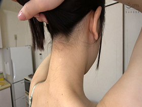 素人娘の全裸図鑑29 今時の女の子13名が恥らいながら脱衣していく様子をじっくり撮影した、変態紳士のためのヘアヌードコレクション　サンプル画像02